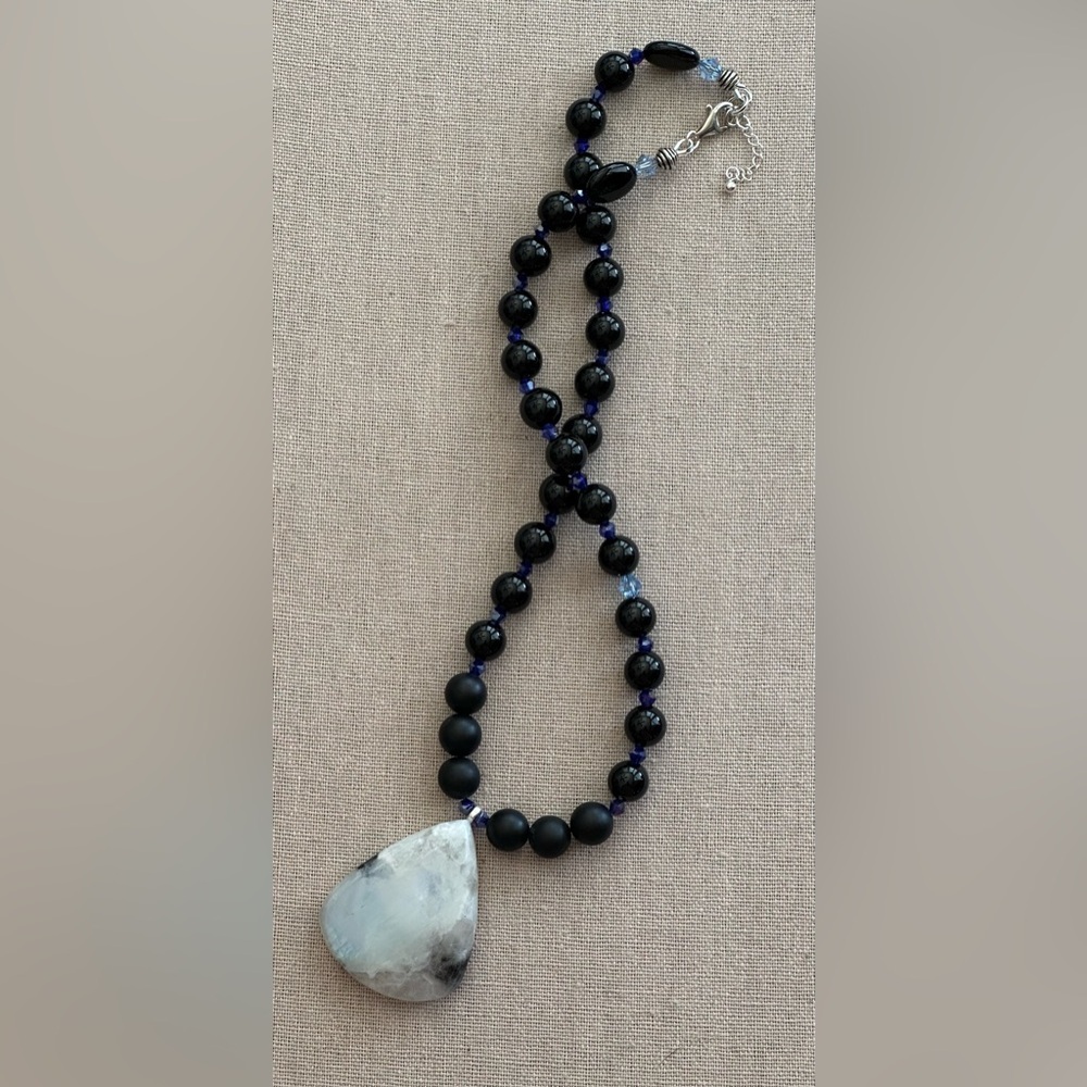 22 inch Onyx Gemstone bead necklace NWOT